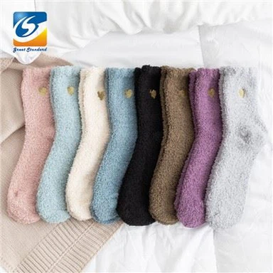 Solid farge kvinner broderer logo fluffy sokker