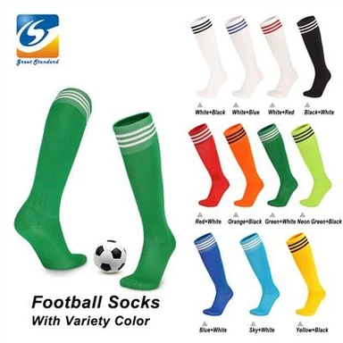 Stripe knehøye fotballsokker